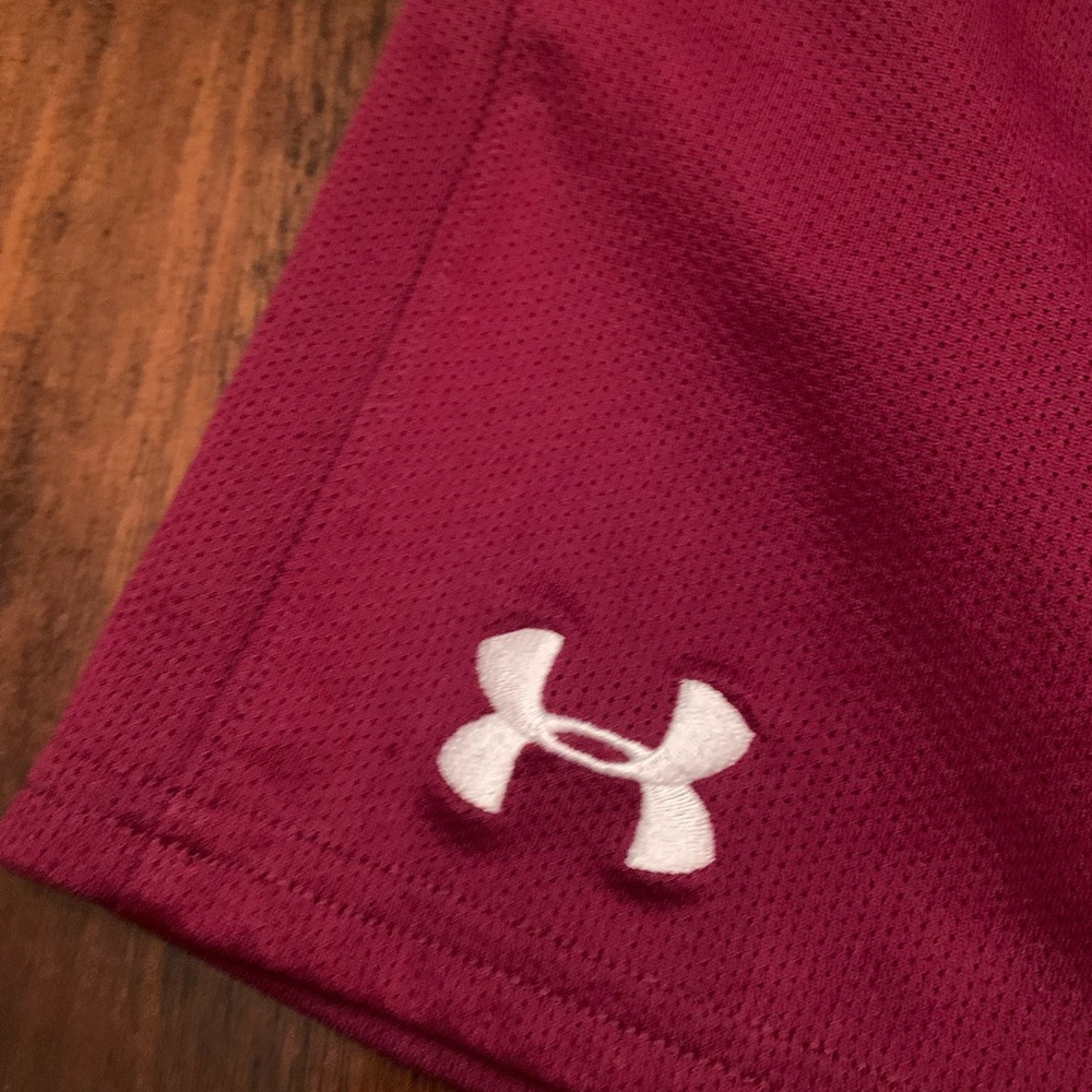 Under Armour Mens Shorts Burgundy Size SM/P W/White Draw String Side Pockets - Picture 2 of 8